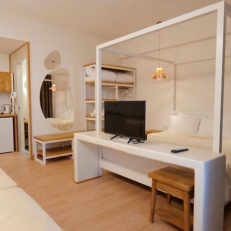 Alex & Sofi Hotel Himare Exterior photo