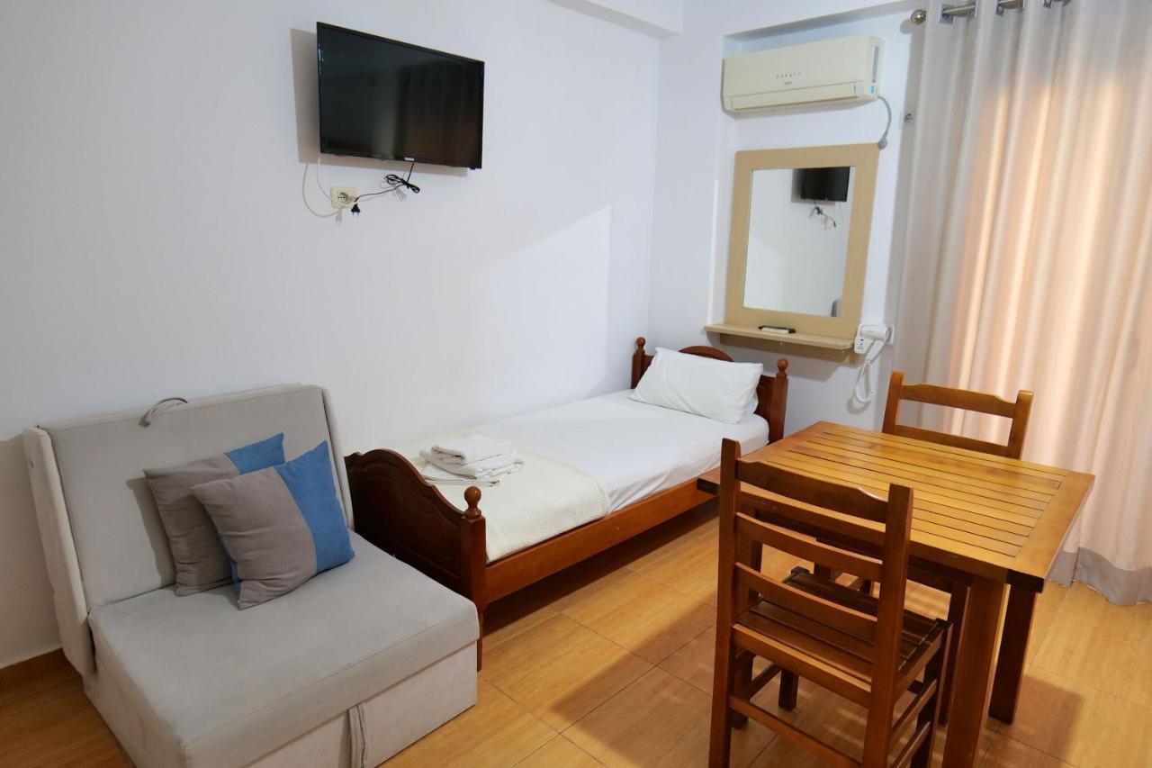 Alex & Sofi Hotel Himare Exterior photo