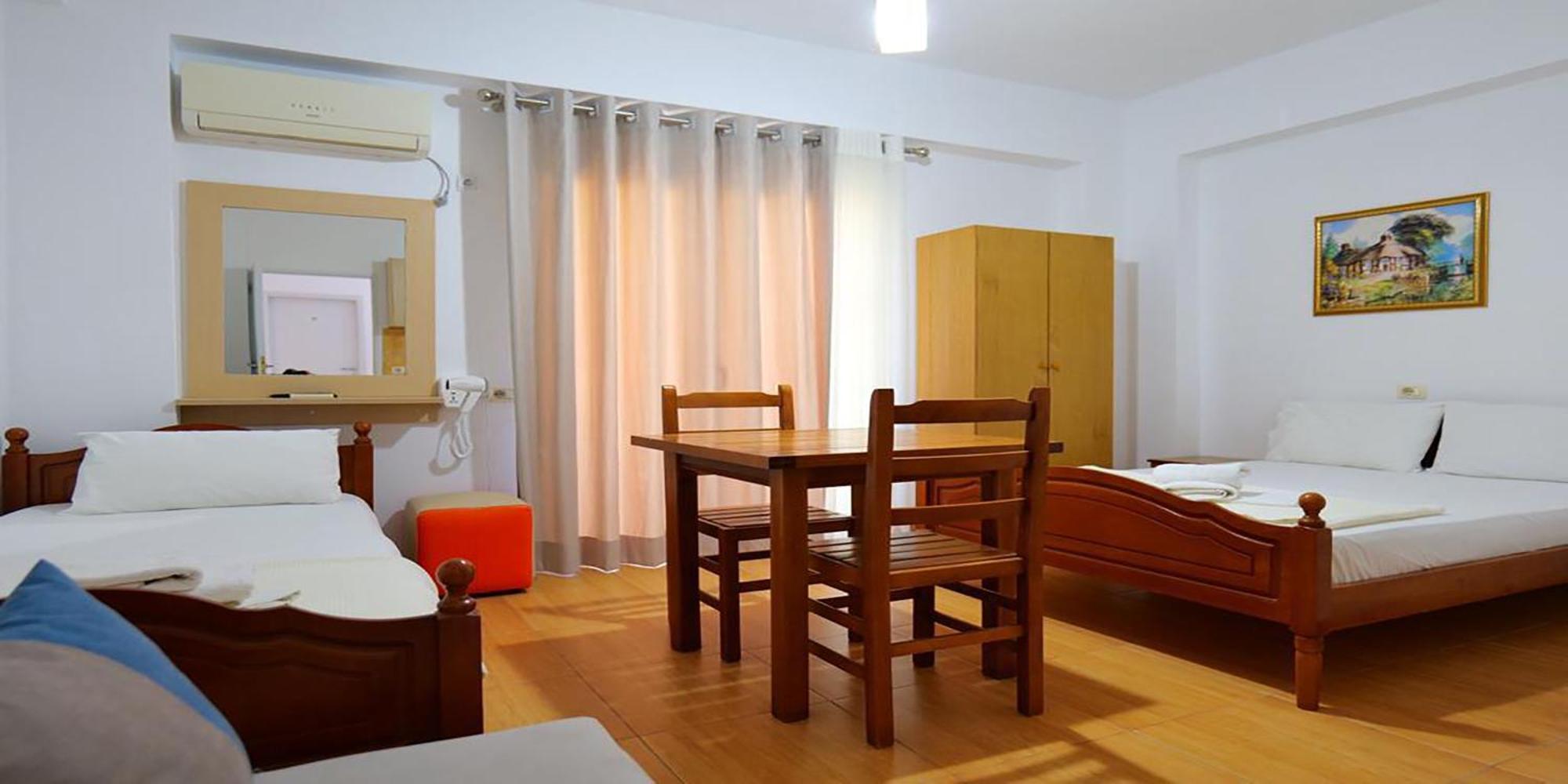 Alex & Sofi Hotel Himare Exterior photo